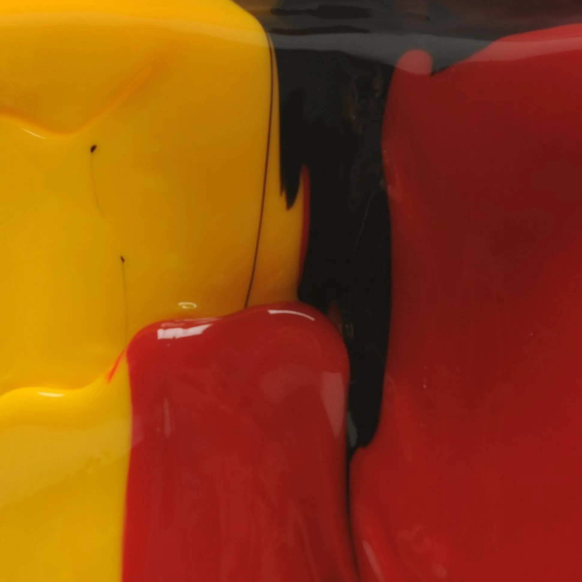 amazonia_vase__red_yellow_4.webp Amazonia Vase - Red, Yellow, Blue, Black