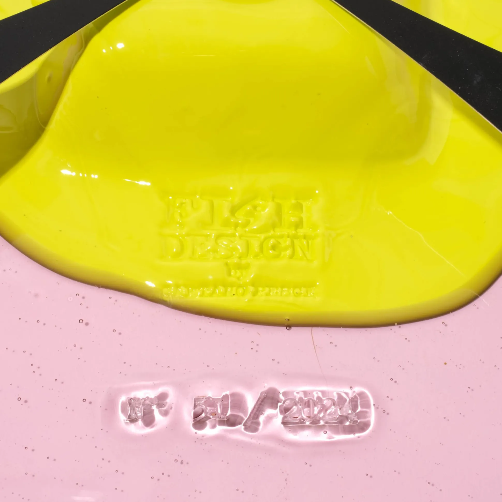 round_the_clock__fluo_yel_4.webp Round The Clock - Fluo Yellow, Clear Antique Pink, Aubergine