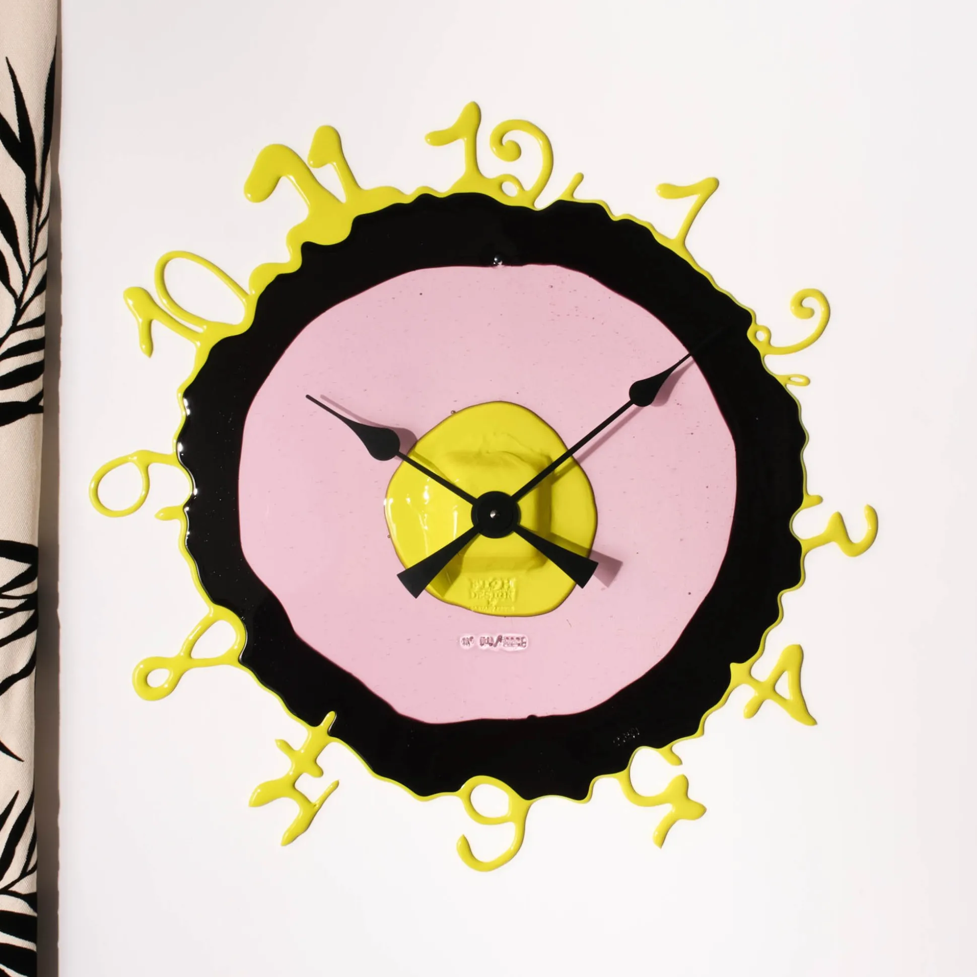 round_the_clock__fluo_yel_5.webp Round The Clock - Fluo Yellow, Clear Antique Pink, Aubergine
