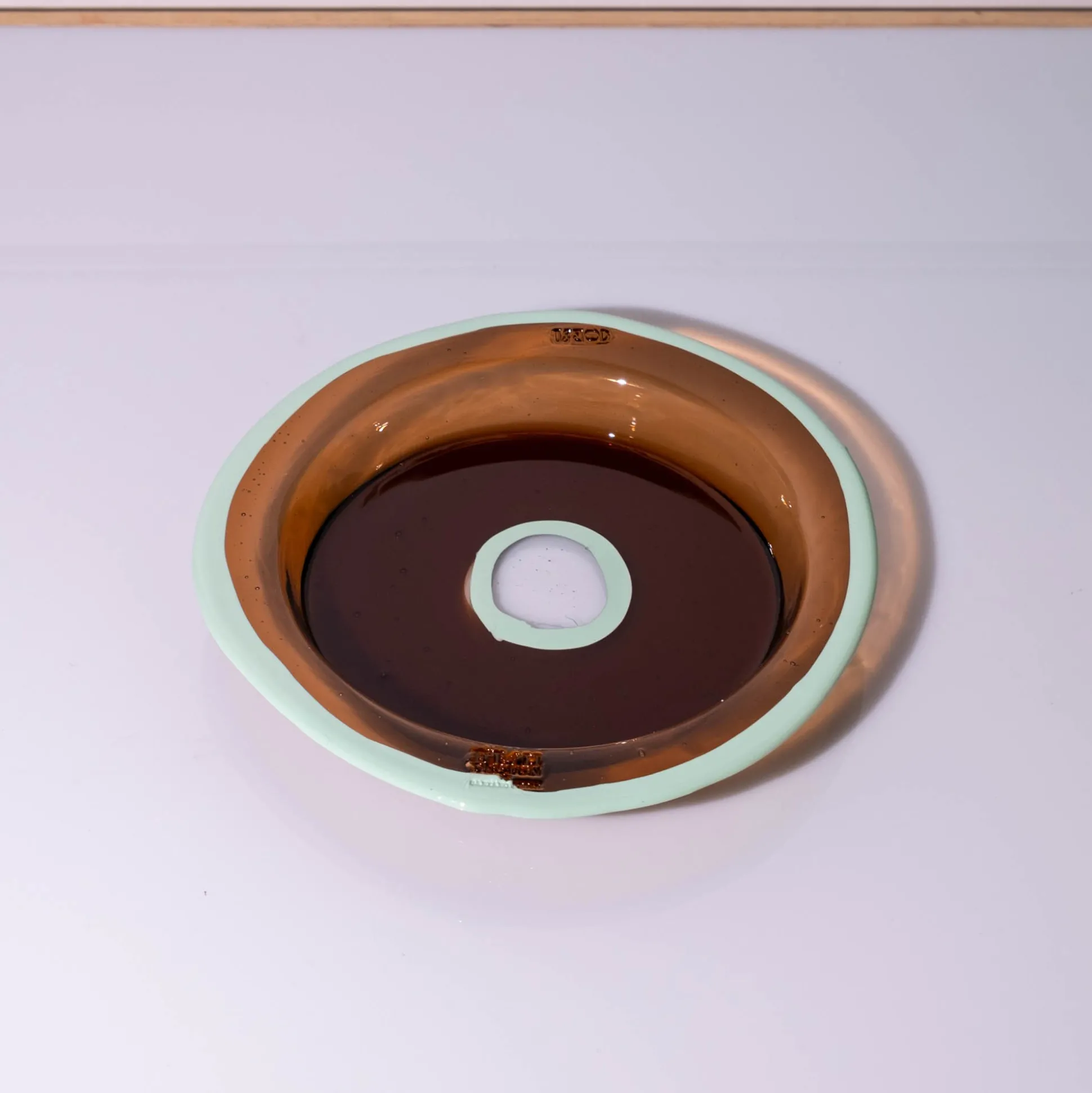 try_tray_round__clear_bro_5.webp Try Tray Round - Clear Brown, Aqua