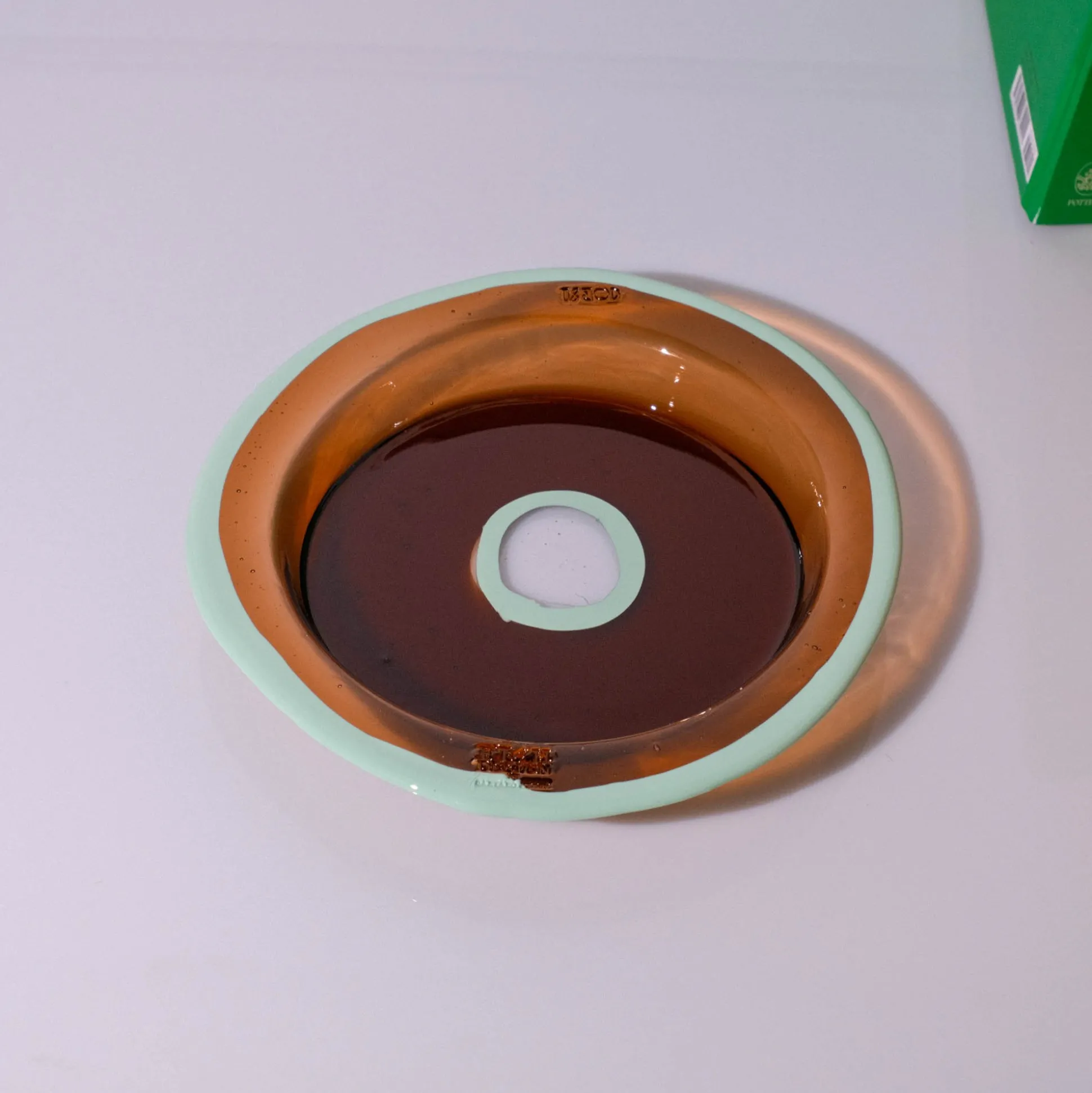 try_tray_round__clear_bro_6.webp Try Tray Round - Clear Brown, Aqua